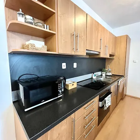 Tina - Old Town, Ac, Free Private Parking Apartament Bratysława