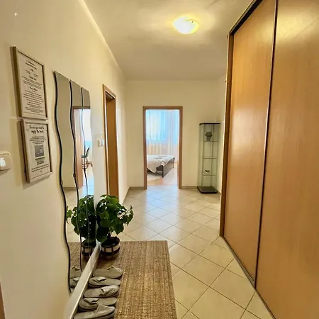 דירה Tina - Old Town, Ac, Free Private Parking ברטיסלאבה